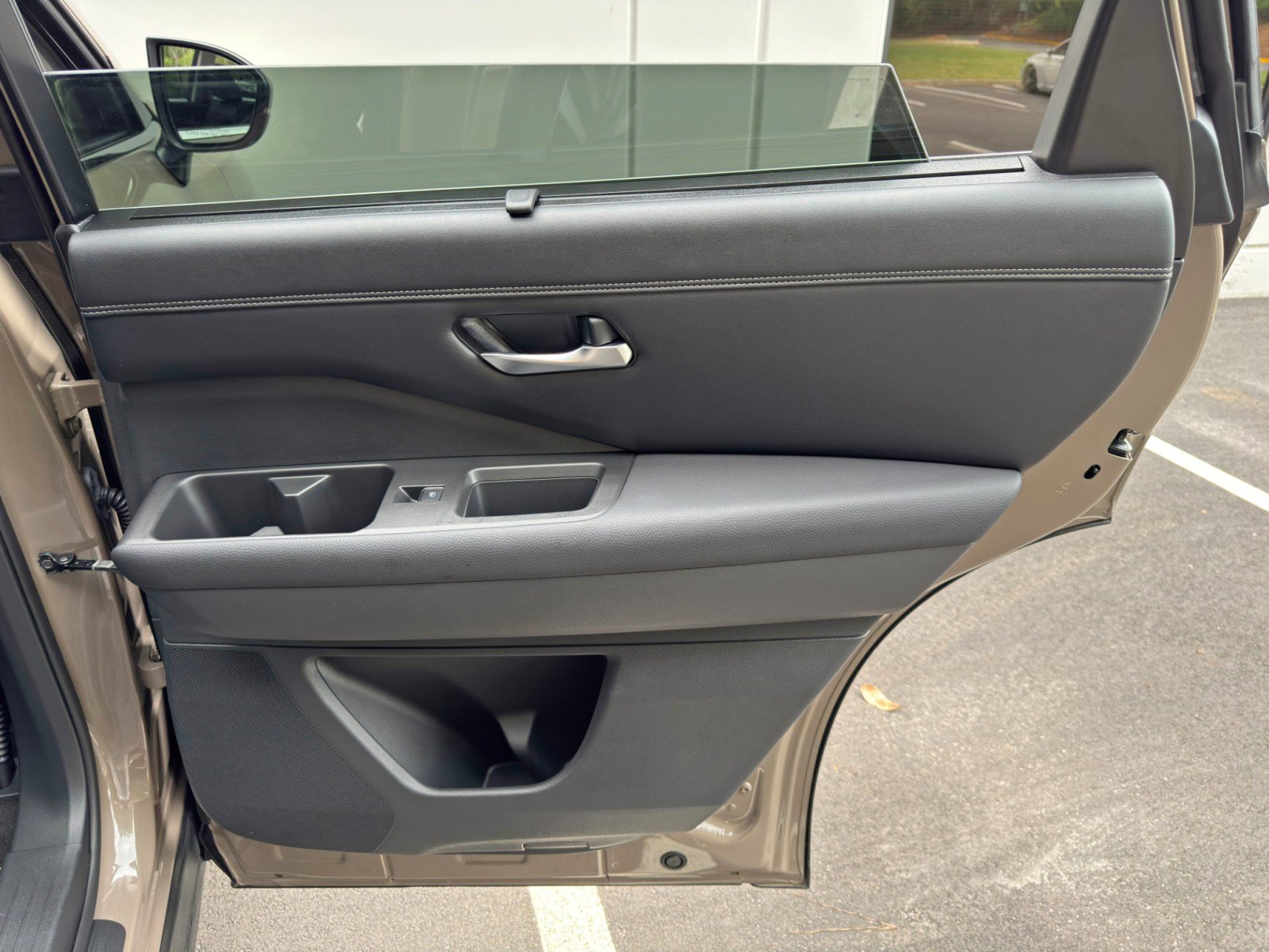 Used 2024 Nissan Pathfinder Platinum FWD image 46
