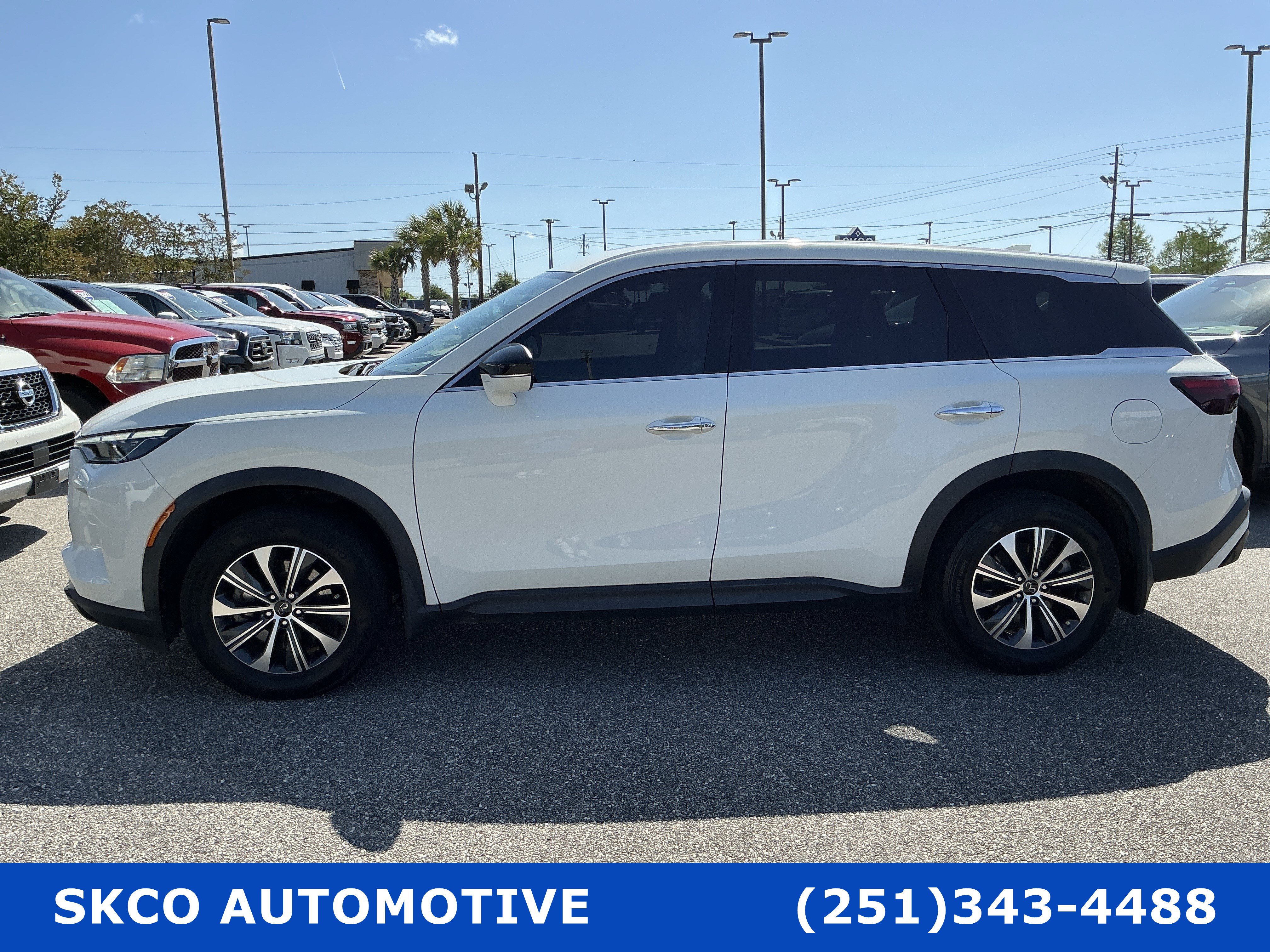 Used 2023 INFINITI QX60 Pure FWD image 2