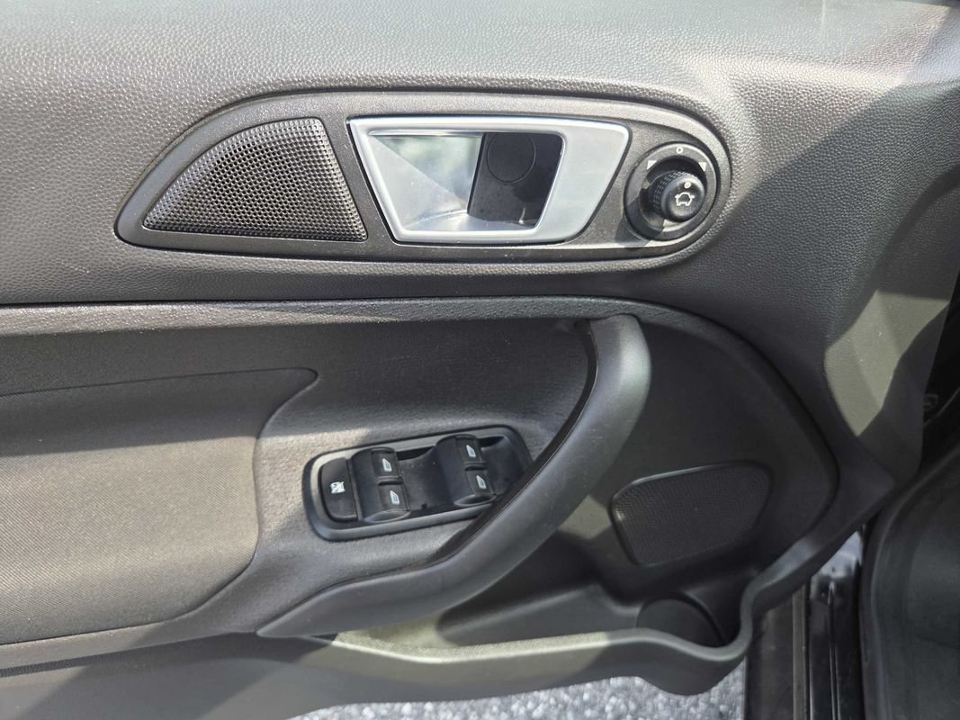 Used 2016 Ford Fiesta SE FWD image 16