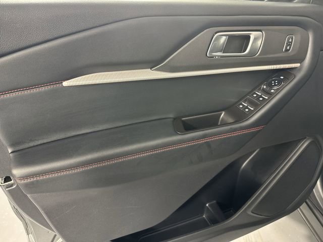 Used 2025 Ford Explorer ST-Line image 18