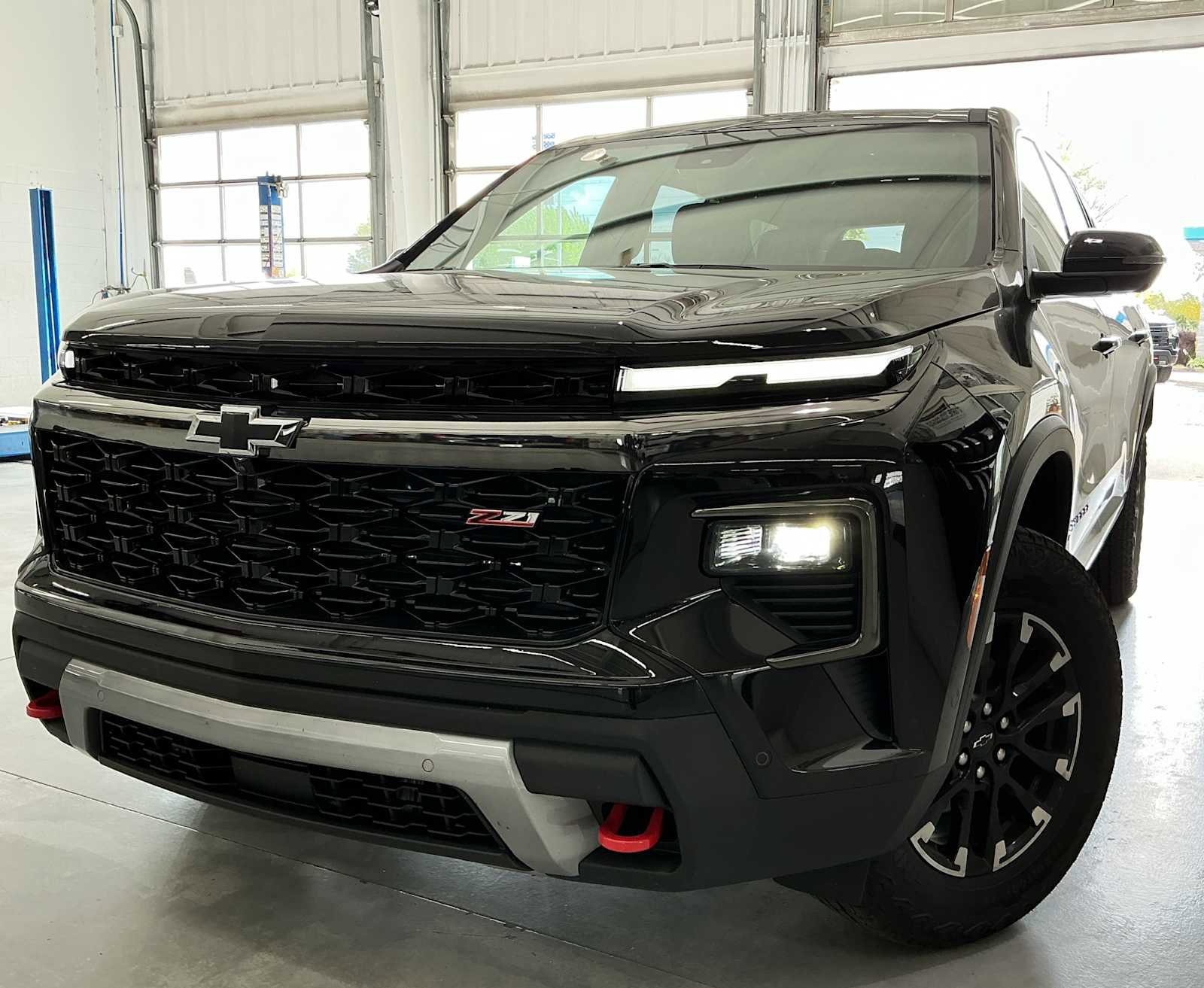 New 2026 Chevrolet Traverse Z71 w/ Enhanced Driving Package image 3