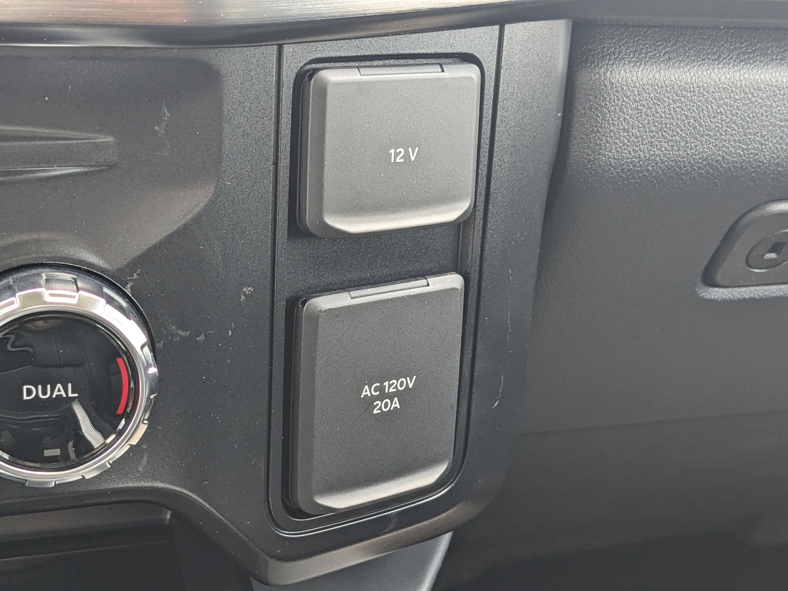 New 2025 Ford F350 Lariat w/ Lariat Ultimate Package image 31