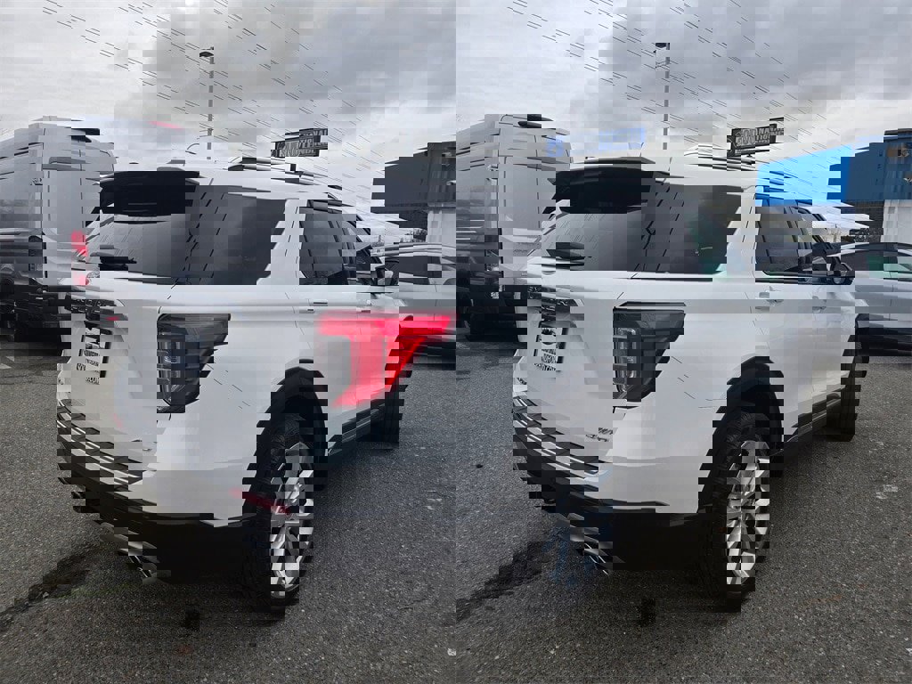 Used 2022 Ford Explorer Platinum w/ Equipment Group 601A image 5