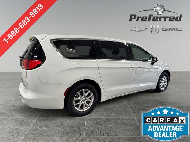 Used 2023 Chrysler Voyager LX image 18