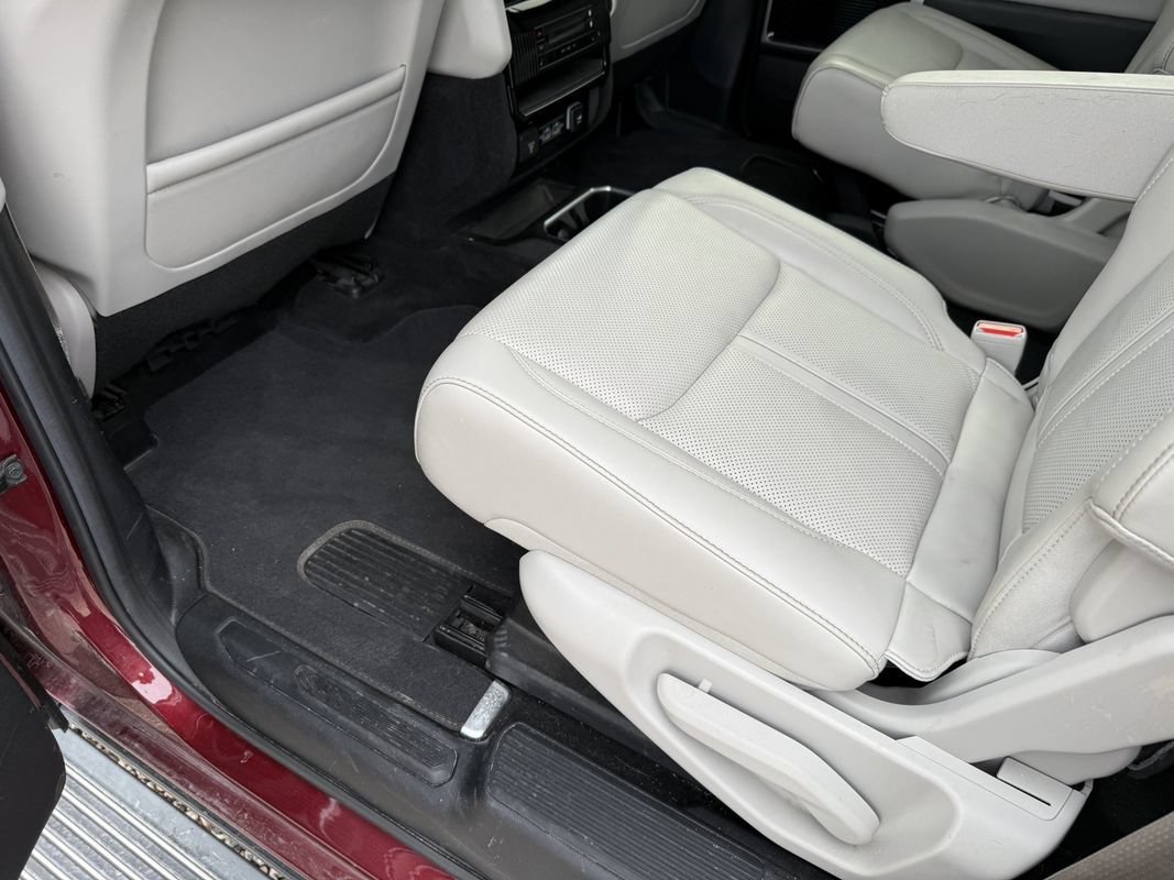 Used 2022 Jeep Wagoneer Series III w/ Premium Group I AWD/4WD image 28