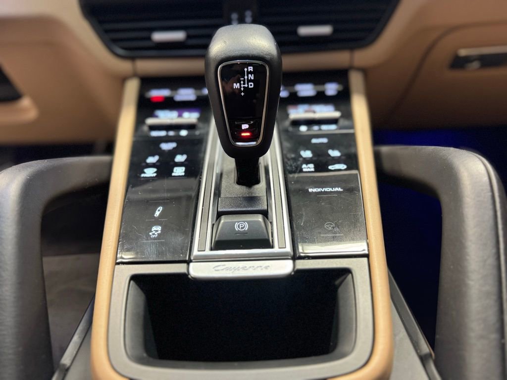 Certified 2023 Porsche Cayenne Platinum Edition image 26