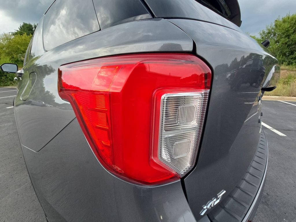 Used 2024 Ford Explorer XLT w/ Equipment Group 202A AWD/4WD image 36