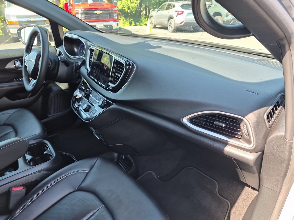Used 2025 Chrysler Pacifica Select FWD image 33