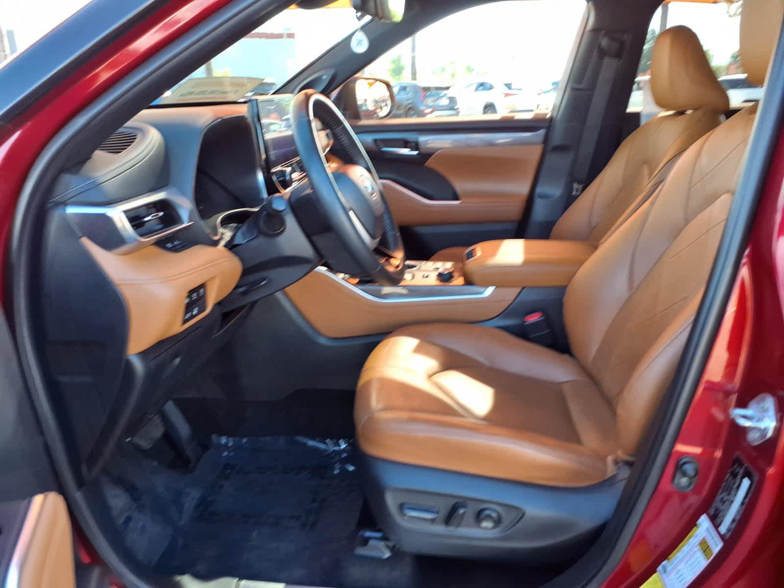 Used 2024 Toyota Highlander Platinum AWD/4WD image 18