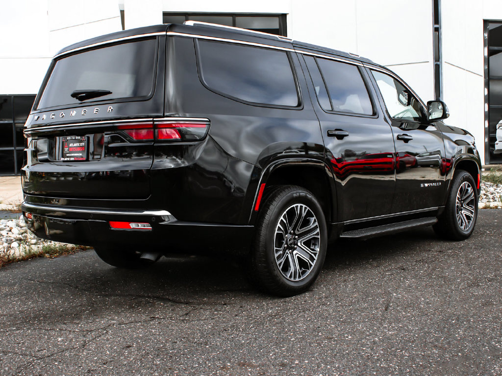 Used 2025 Jeep Wagoneer 4WD image 6