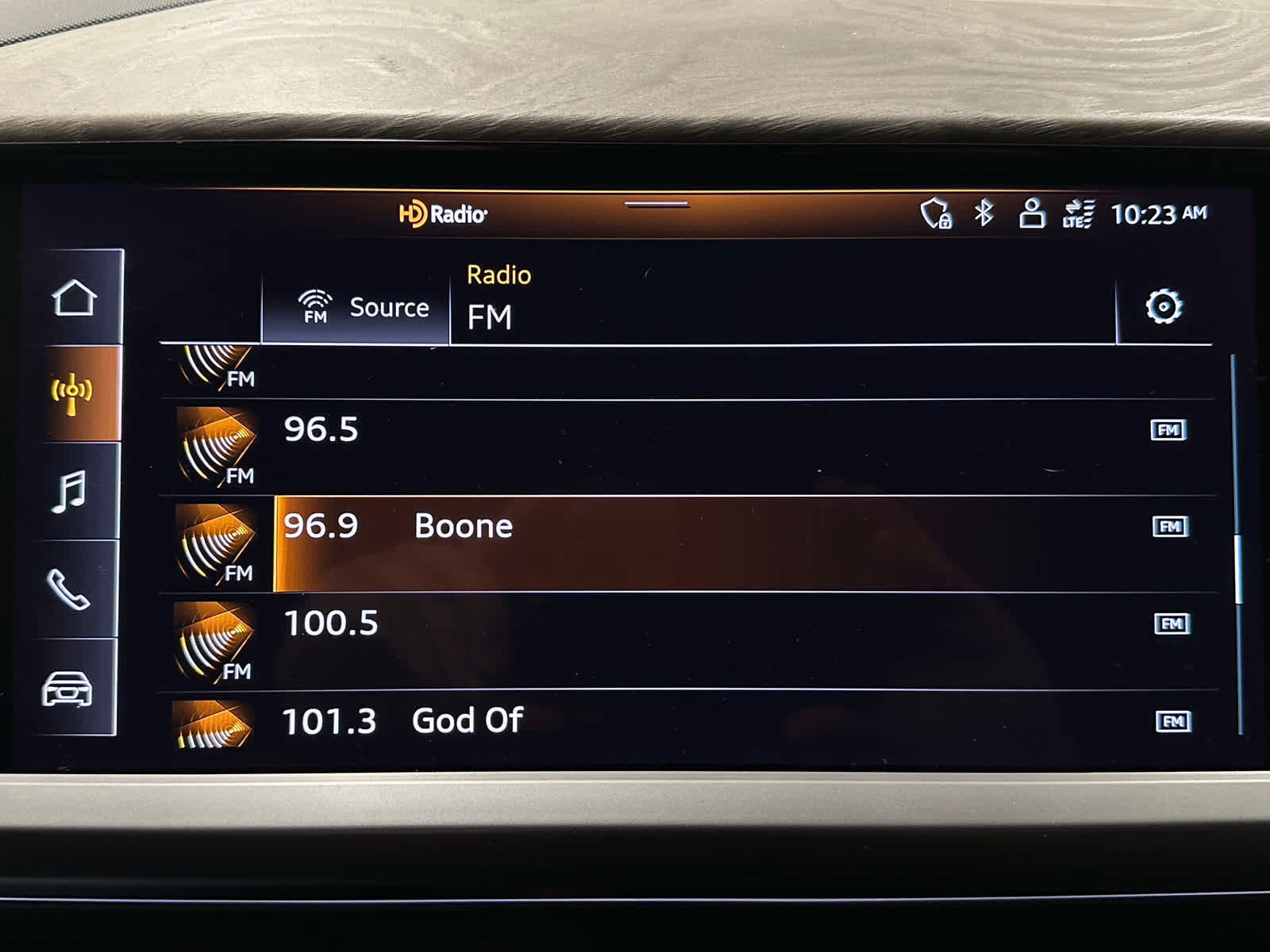 Used 2023 Audi Q4 e-tron Premium w/ Convenience Package image 32