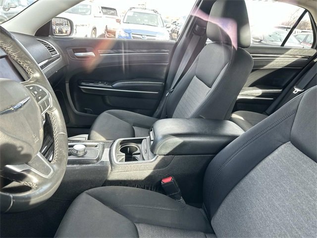 Used 2022 Chrysler 300 Touring w/ Sport Appearance Package image 3