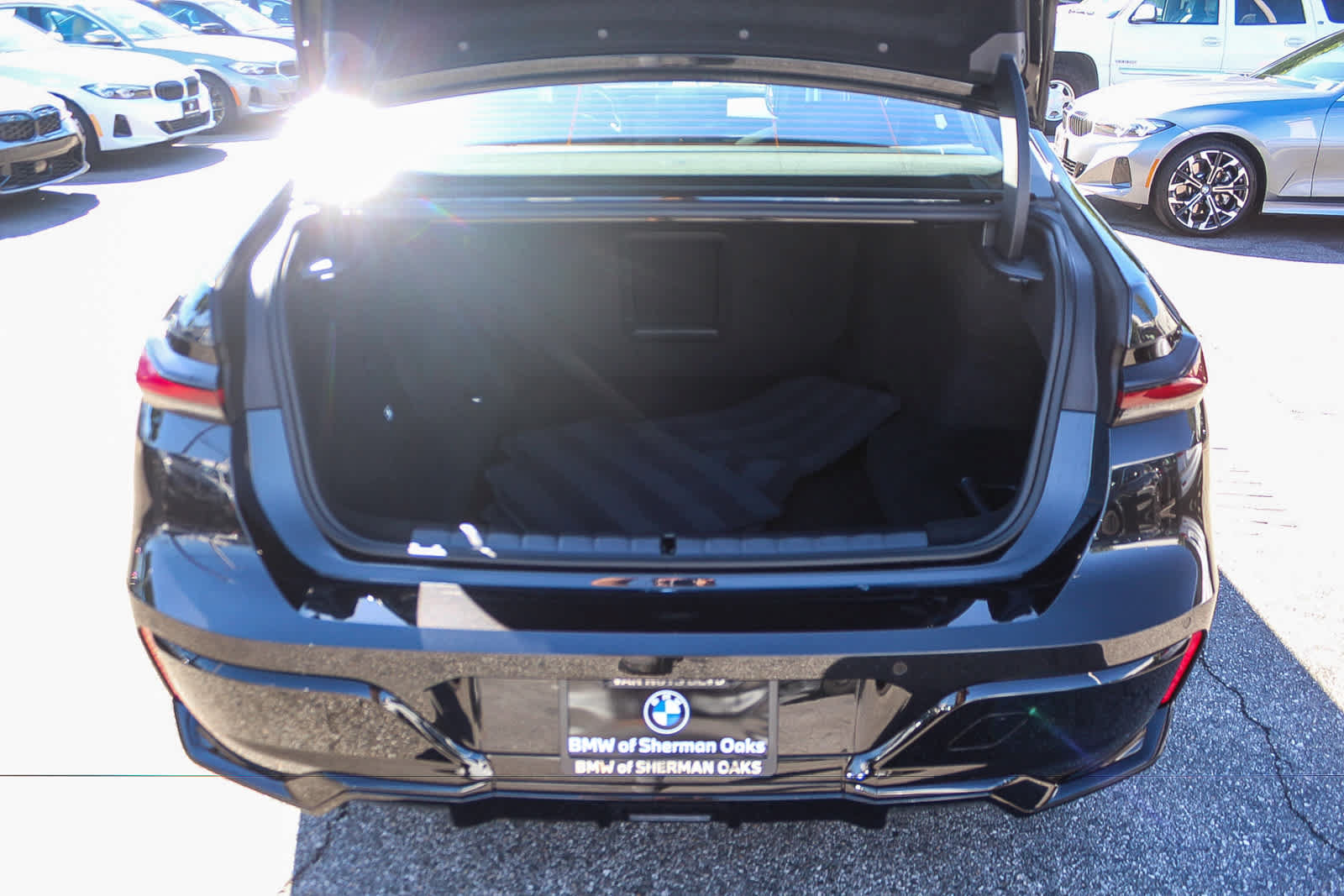 Used 2026 BMW 750e xDrive w/ Executive Package AWD/4WD image 32