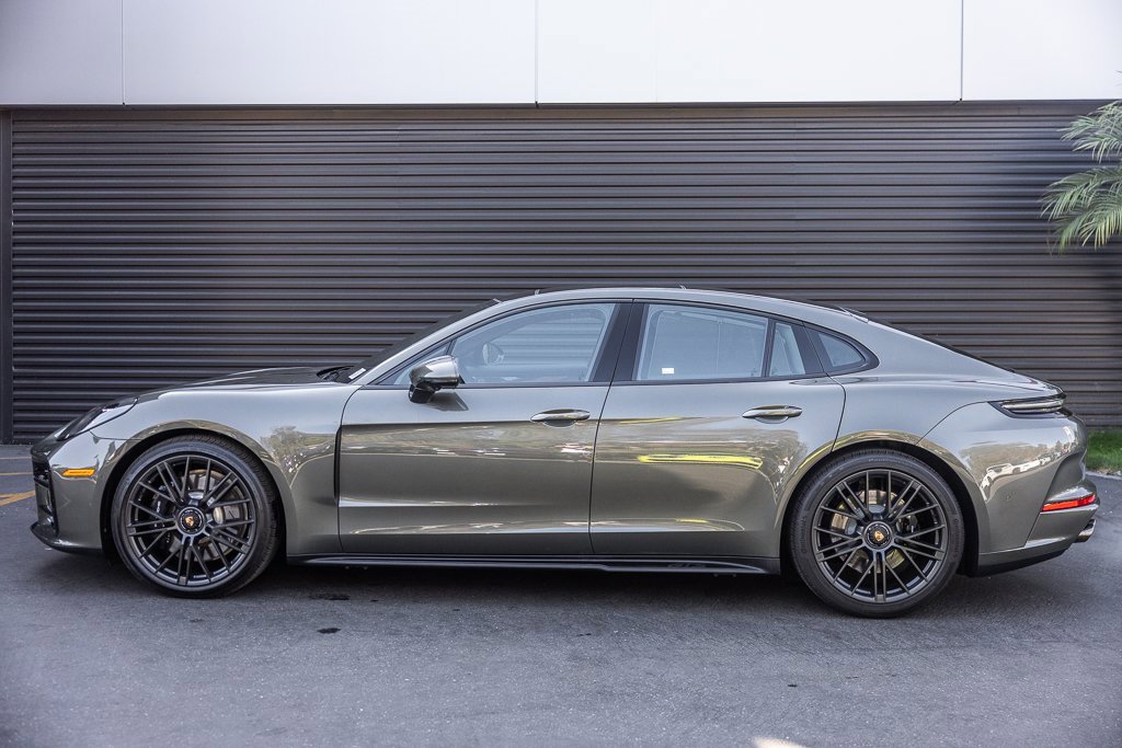 Certified 2025 Porsche Panamera GTS image 2