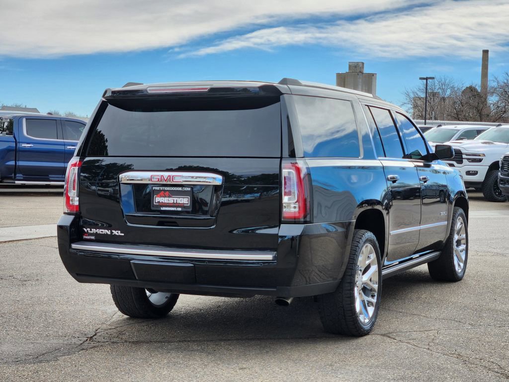 Used 2020 GMC Yukon XL Denali w/ Denali Premium Package image 3