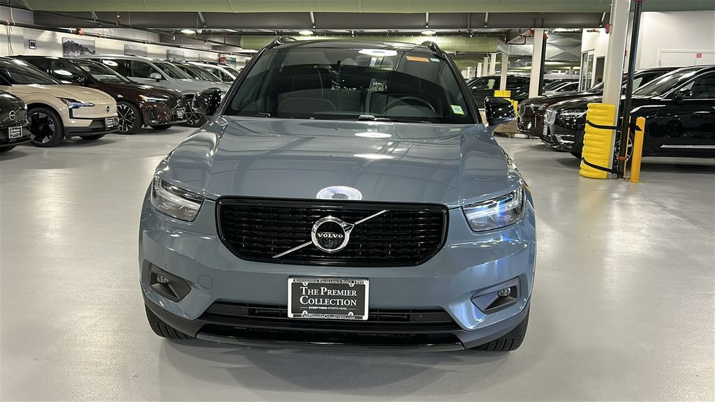 Used 2022 Volvo XC40 T5 R-Design w/ Advanced Package AWD/4WD image 2