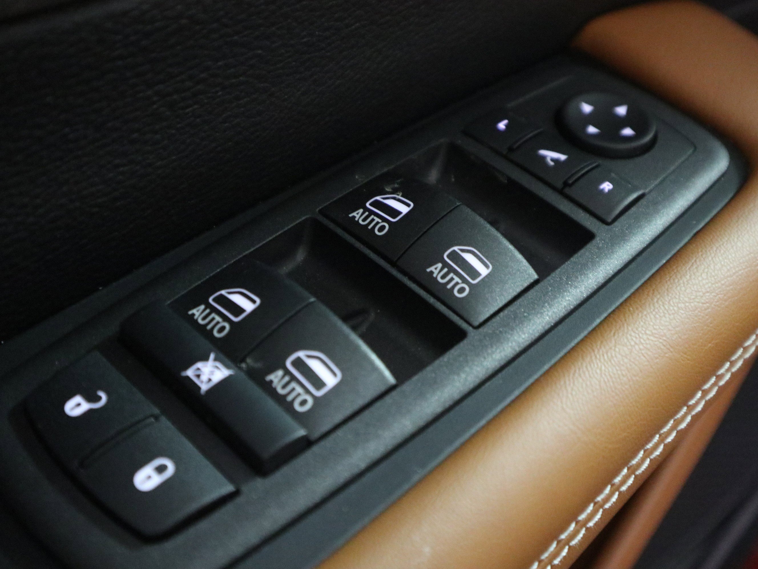 New 2026 Chrysler Pacifica Pinnacle image 36