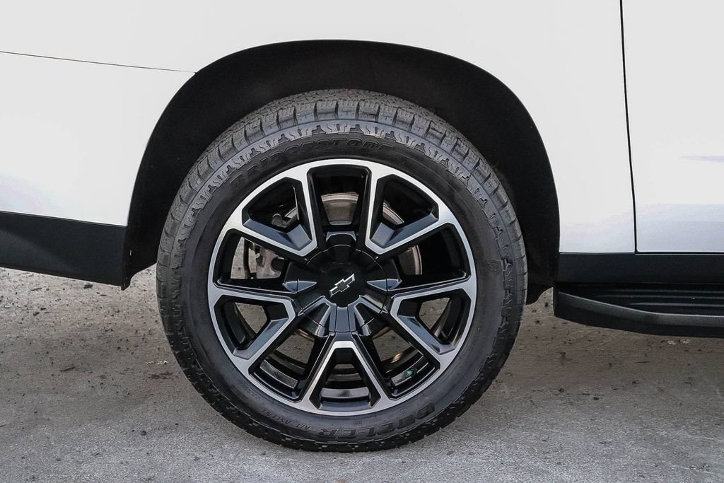Used 2023 Chevrolet Suburban RST w/ Luxury Package RWD image 12