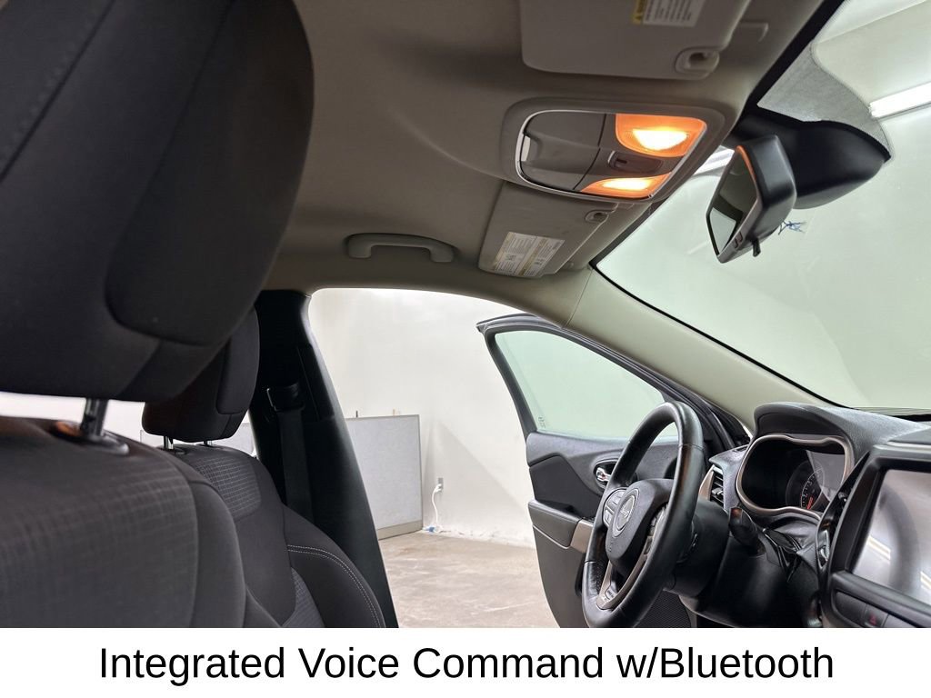 Used 2017 Jeep Cherokee Latitude w/ Cold Weather Group image 22