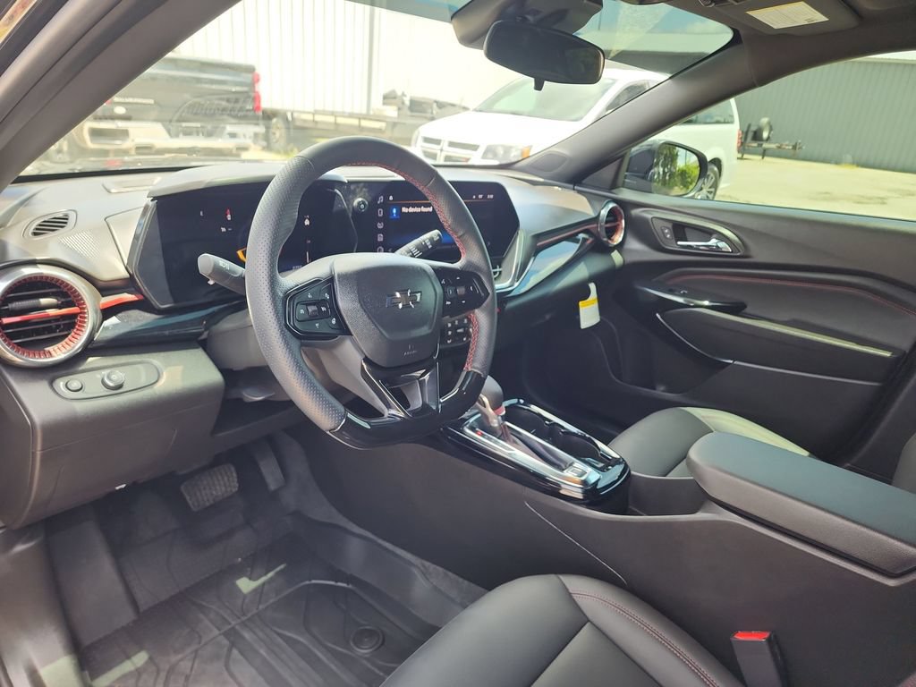 Used 2026 Chevrolet Trax RS FWD image 10