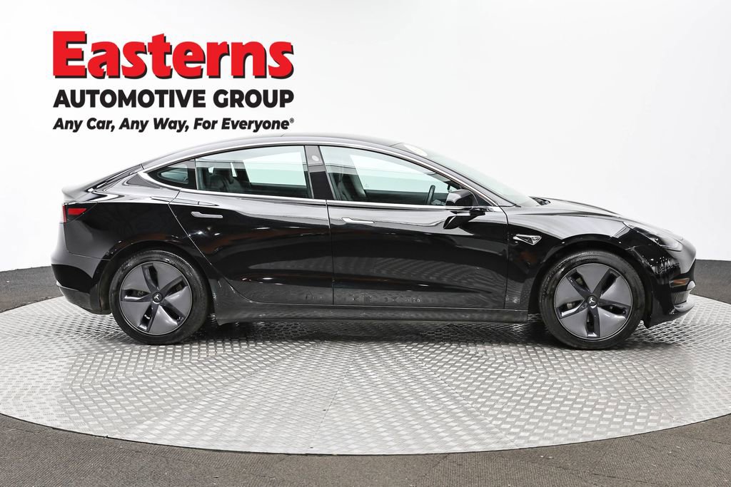 Used 2019 Tesla Model 3 Standard Range Plus image 4