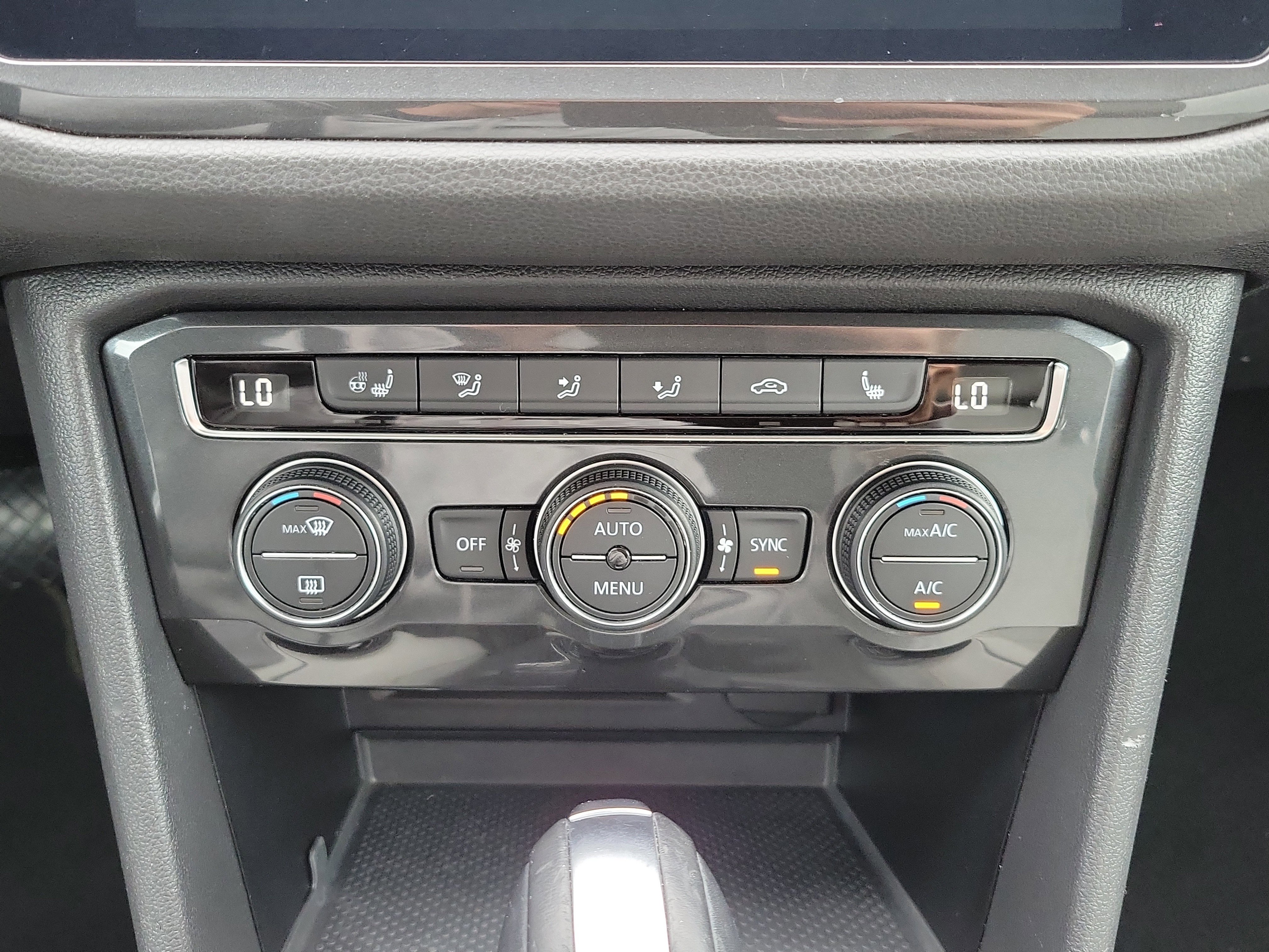 Used 2019 Volkswagen Tiguan SEL Premium image 36