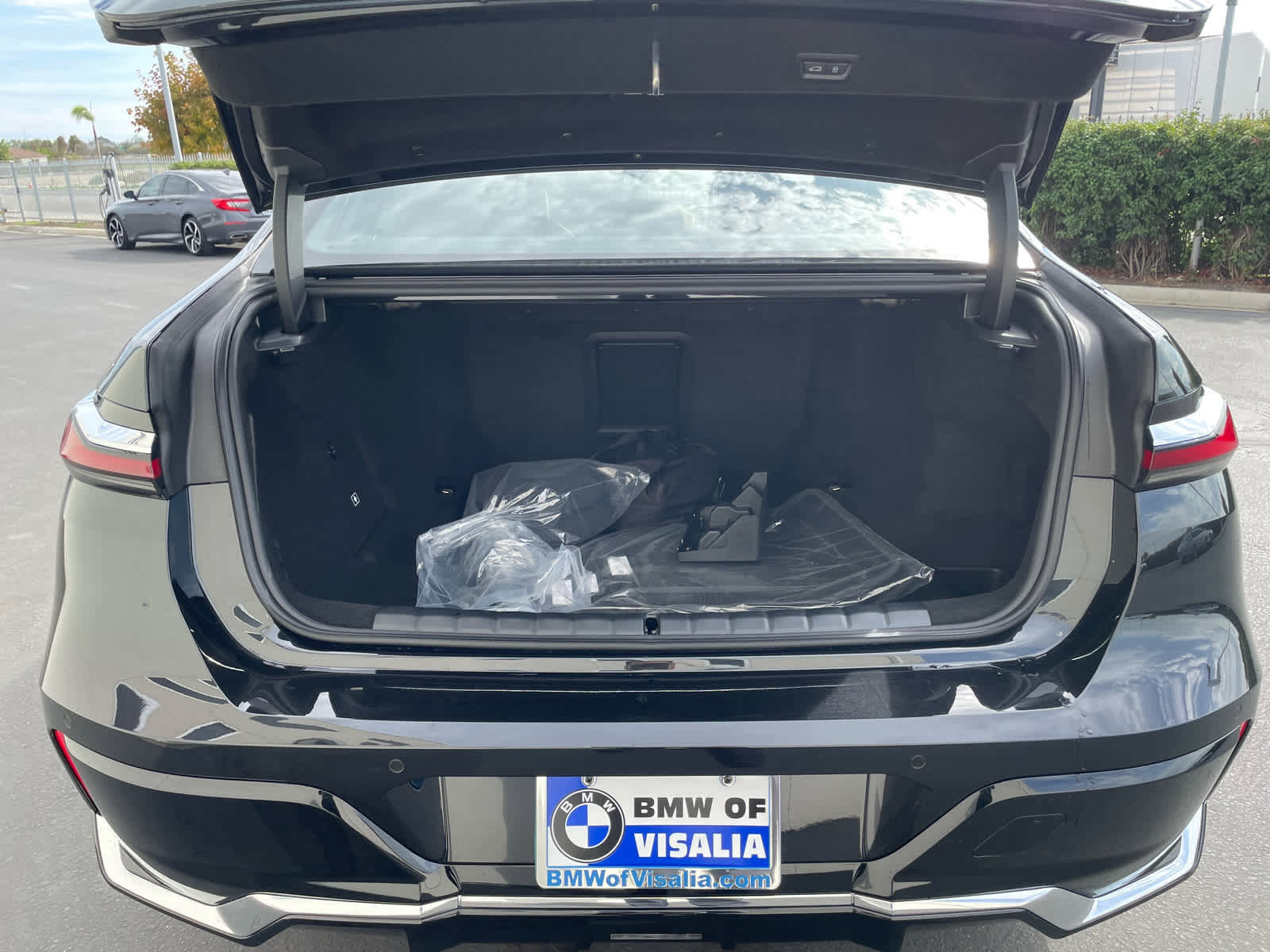 New 2026 BMW 750e xDrive w/ Executive Package image 19