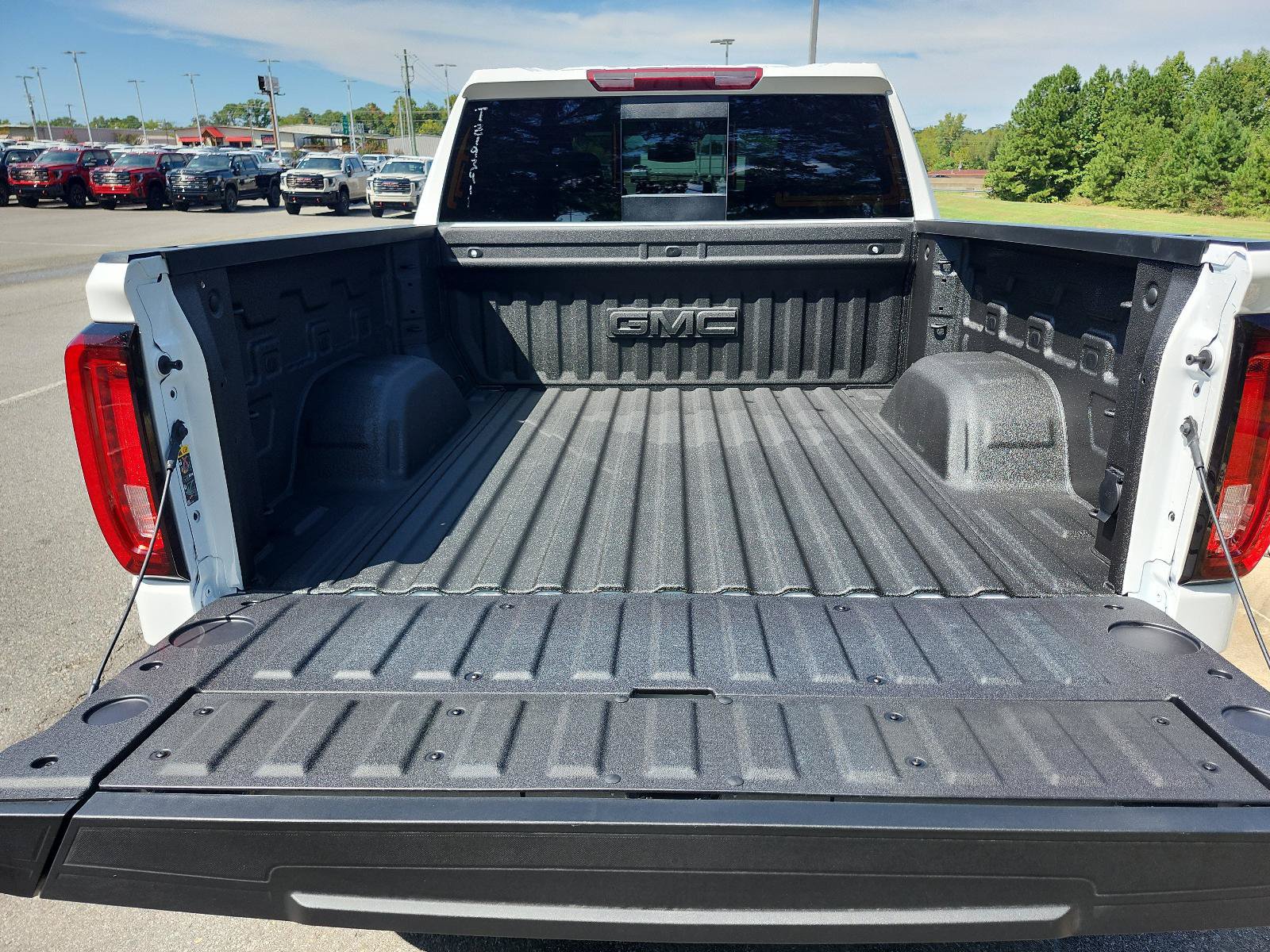 Used 2026 GMC Sierra 1500 SLT w/ SLT Premium Plus Package AWD/4WD image 14