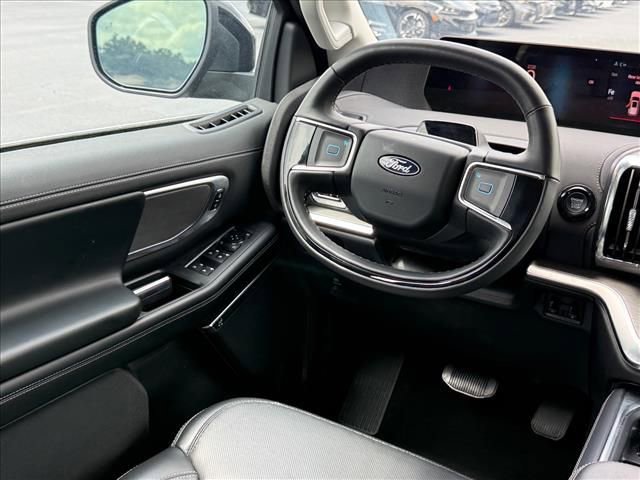 Used 2025 Ford Expedition Platinum AWD/4WD image 11