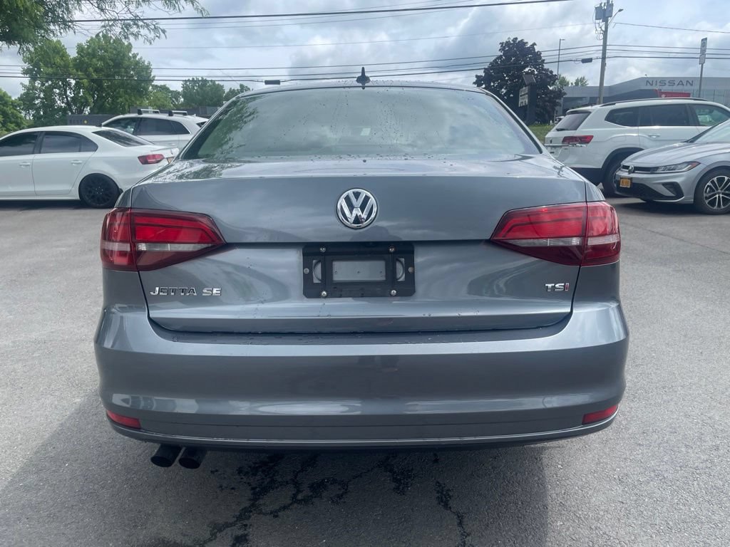 Used 2017 Volkswagen Jetta SE FWD image 4