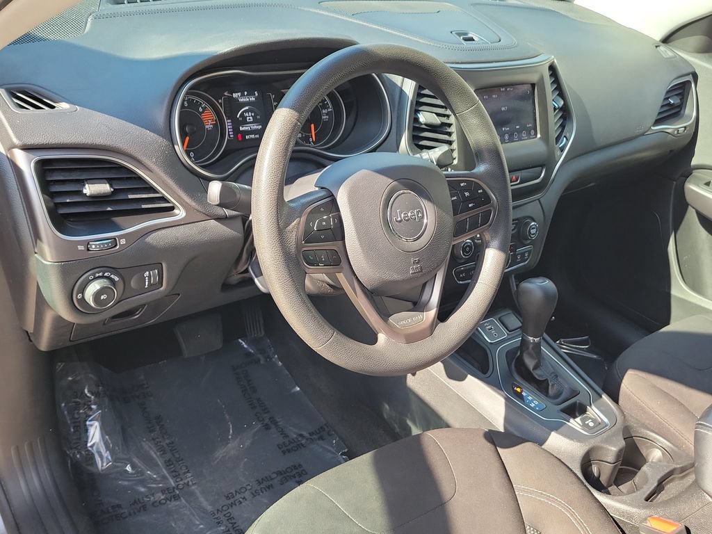 Used 2019 Jeep Cherokee Latitude w/ Popular Appearance Group FWD image 14