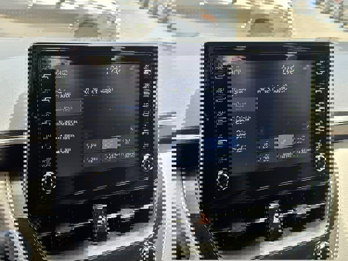 Used 2020 Toyota Corolla LE image 34