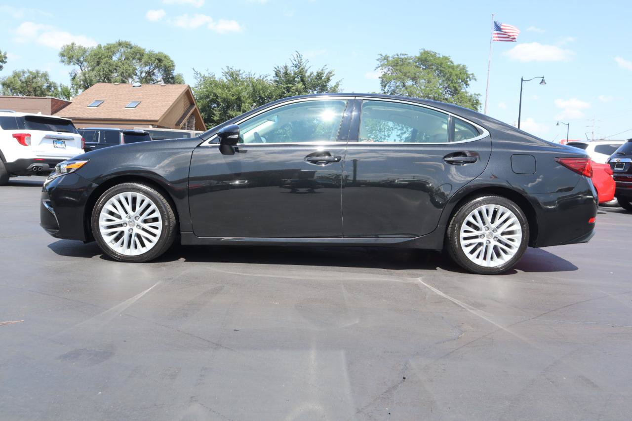 Used 2016 Lexus ES 350 w/ Ultra Luxury Package FWD image 2