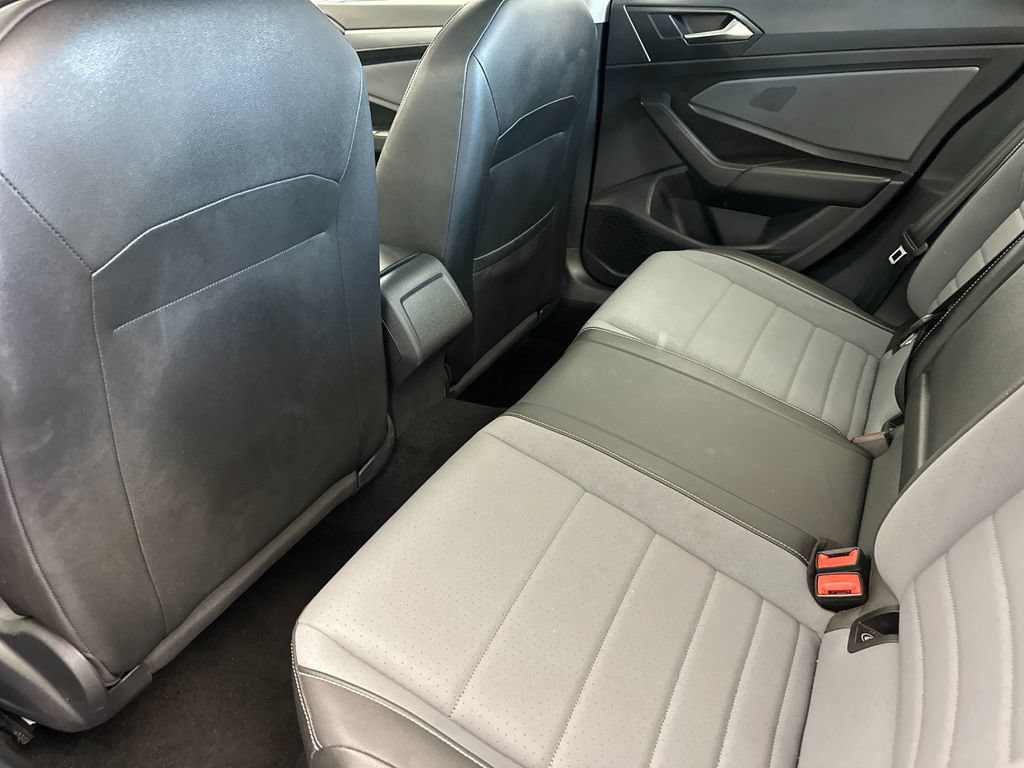 Used 2025 Volkswagen Jetta SE FWD image 11