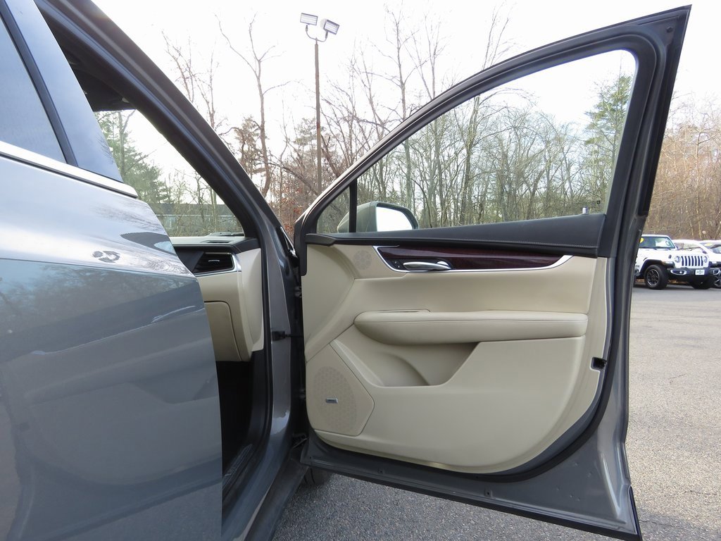 Used 2018 Cadillac XT5 Premium Luxury w/ Driver Assist Package image 13