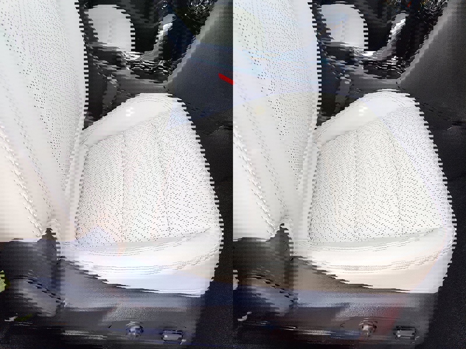 Used 2021 Buick Encore GX Essence w/ Advanced Technology Package image 34