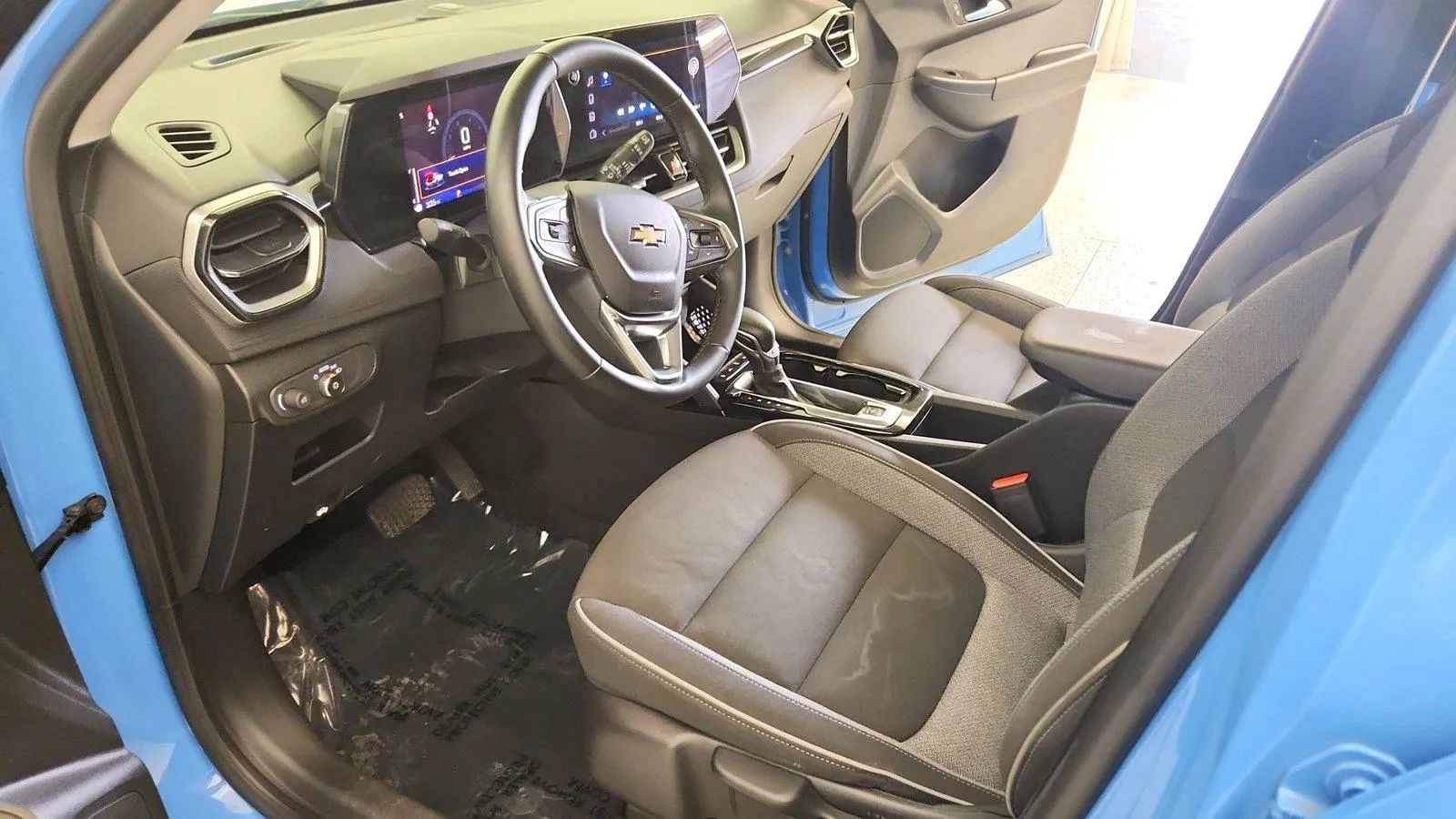 Used 2024 Chevrolet TrailBlazer LT w/ LT Cold Weather Package FWD image 14