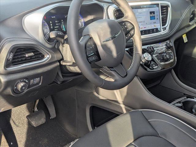New 2026 Chrysler Pacifica Limited w/ S Appearance Package image 3