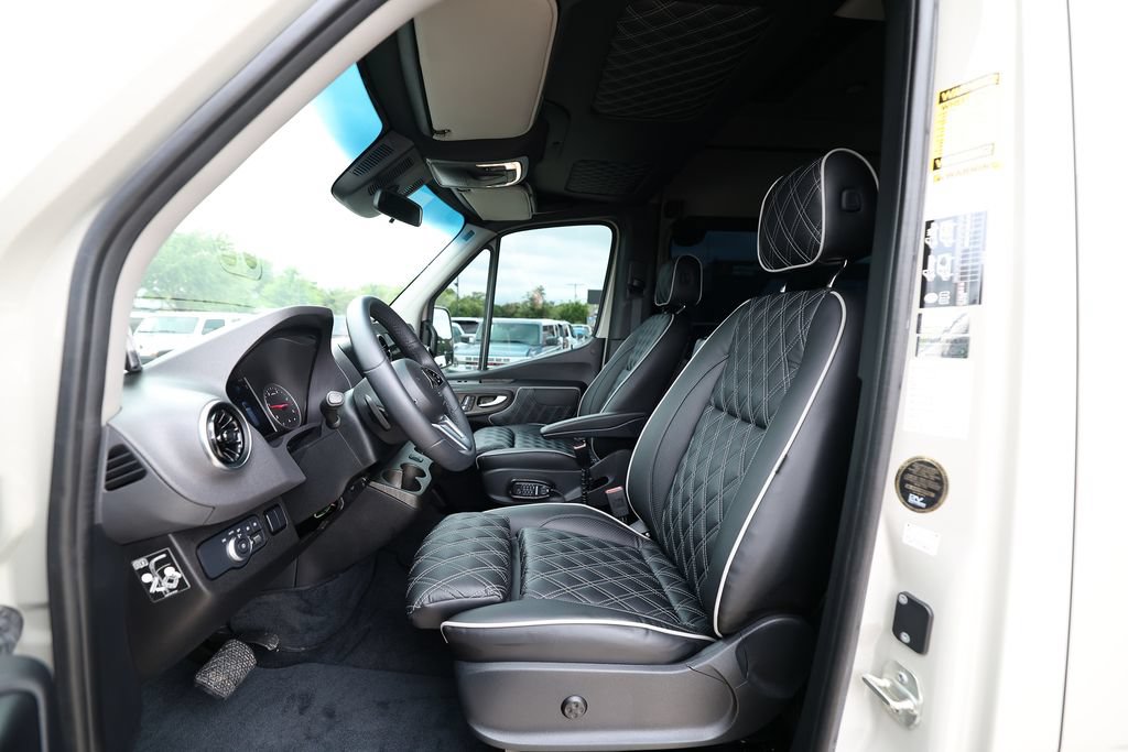 Used 2023 Mercedes-Benz Sprinter 3500 image 34