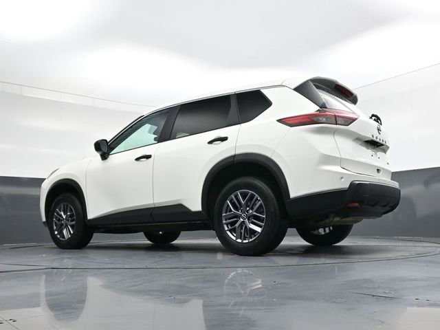 Used 2024 Nissan Rogue S image 31