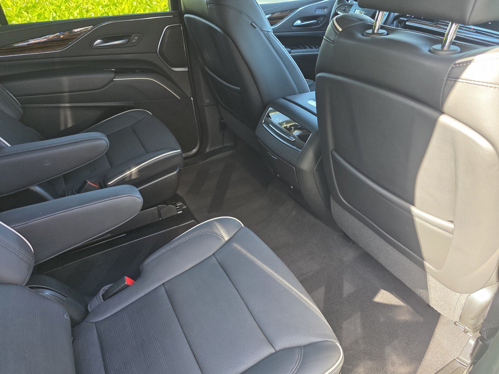 Used 2024 Cadillac Escalade ESV Premium Luxury w/ Performance Package AWD/4WD image 27