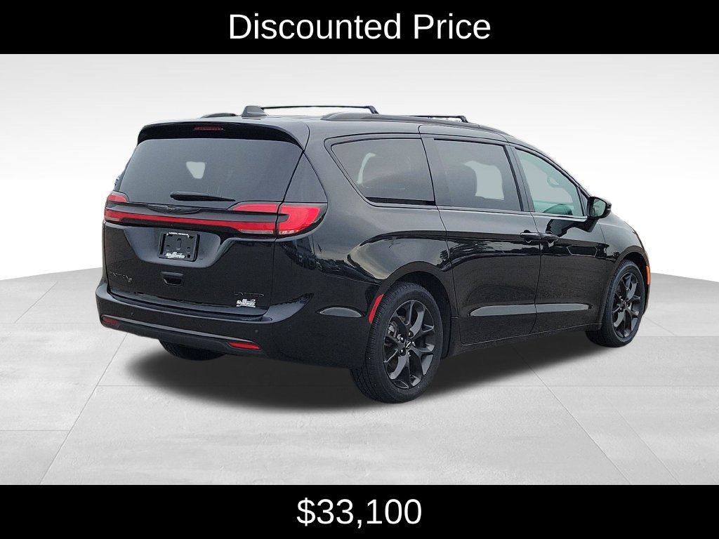 Used 2025 Chrysler Pacifica Limited FWD image 3