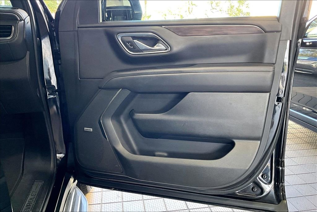 Used 2023 Chevrolet Suburban LT image 25