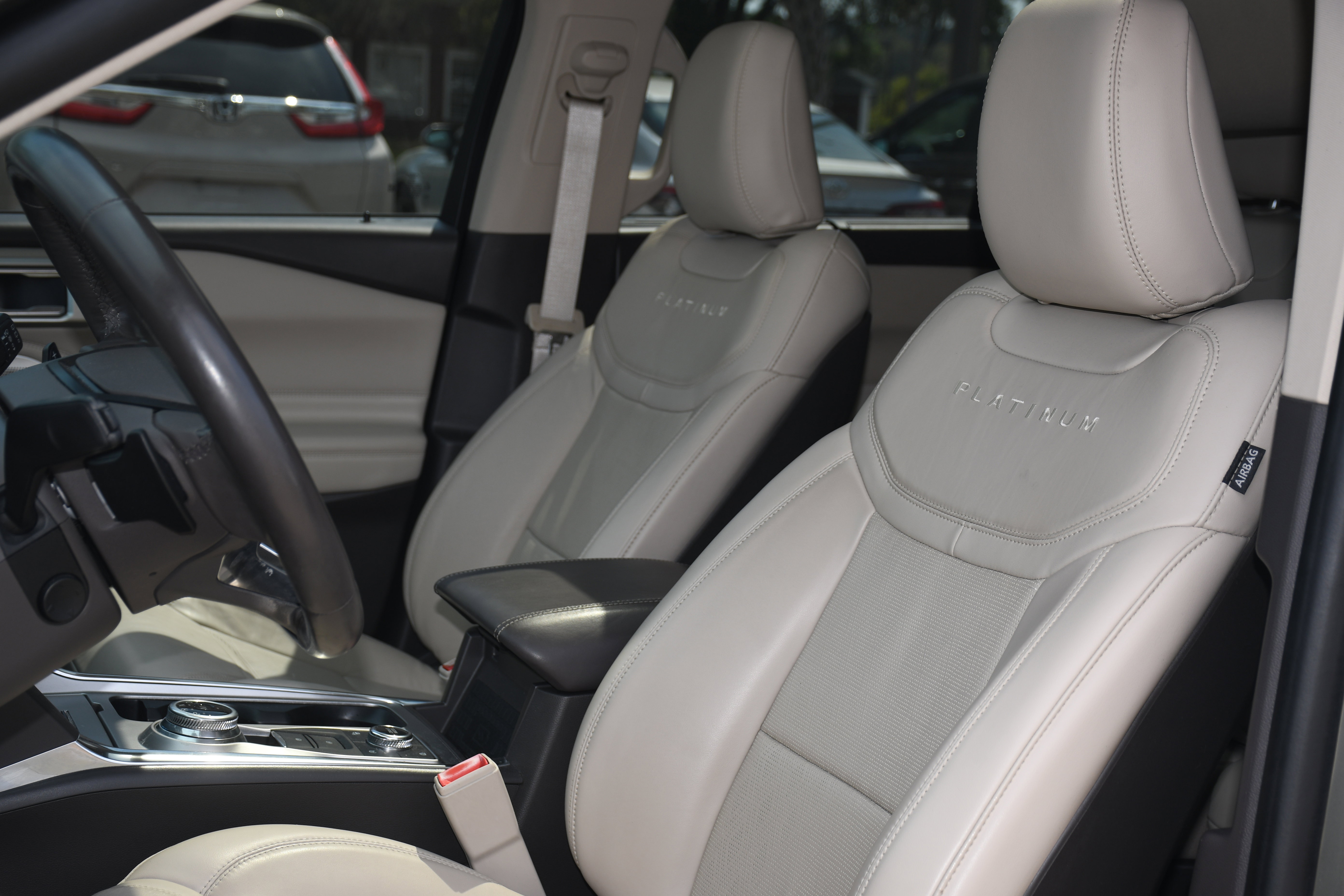 Used 2020 Ford Explorer Platinum w/ Premium Technology Package image 13