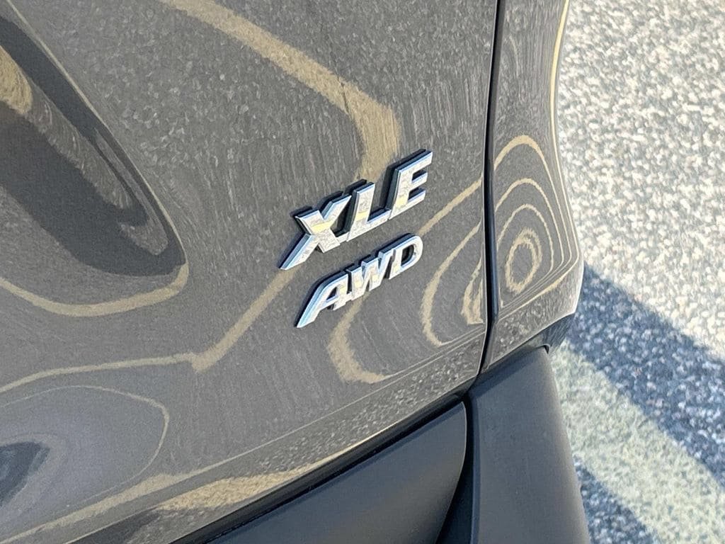 Used 2022 Toyota RAV4 XLE AWD/4WD image 13