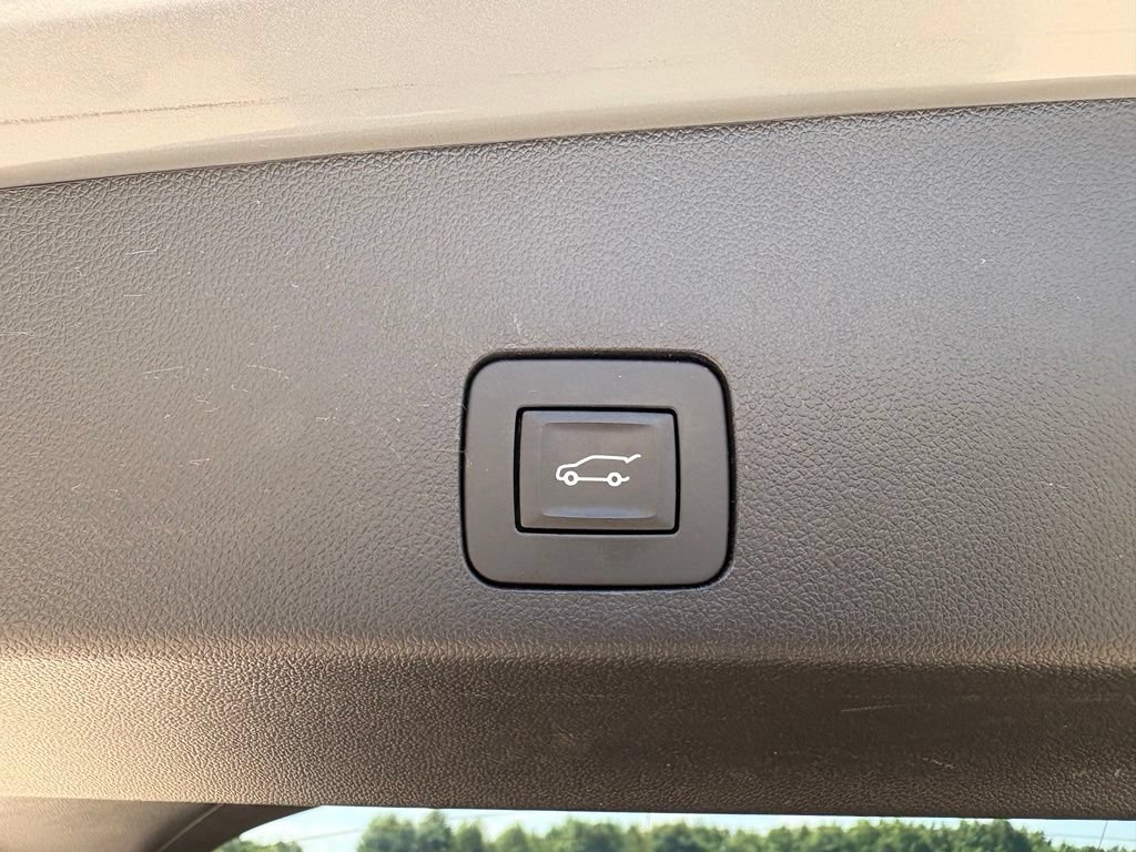 Used 2023 Buick Encore GX Select w/ Sport Touring Package FWD image 47