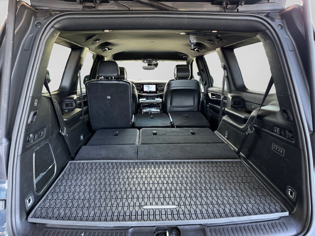 Used 2024 Jeep Wagoneer Series II w/ Flexible Seating Group RWD image 29