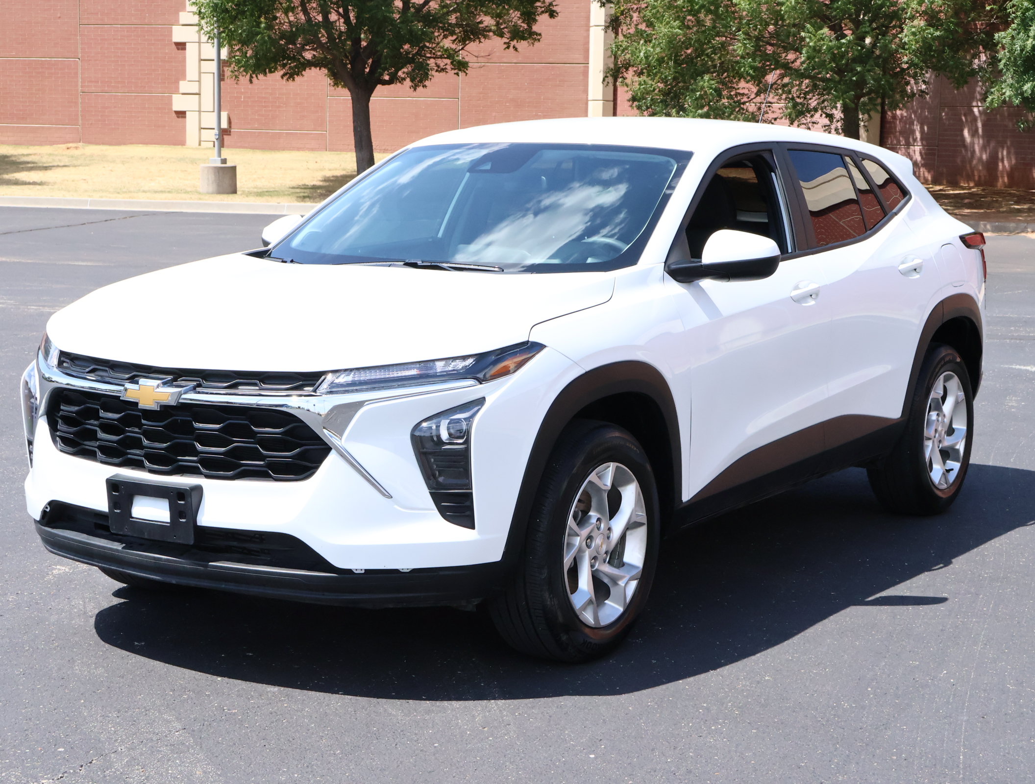 Used 2025 Chevrolet Trax LS w/ LS Convenience Package FWD image 23