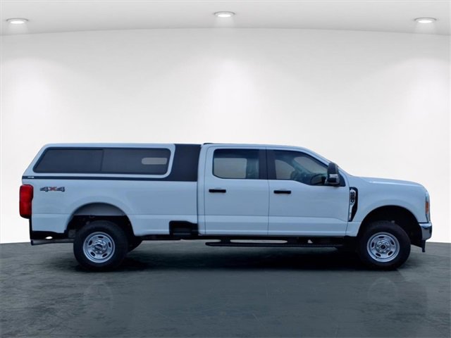 Used 2023 Ford F250 XL w/ Snow Plow/Camper Package image 5