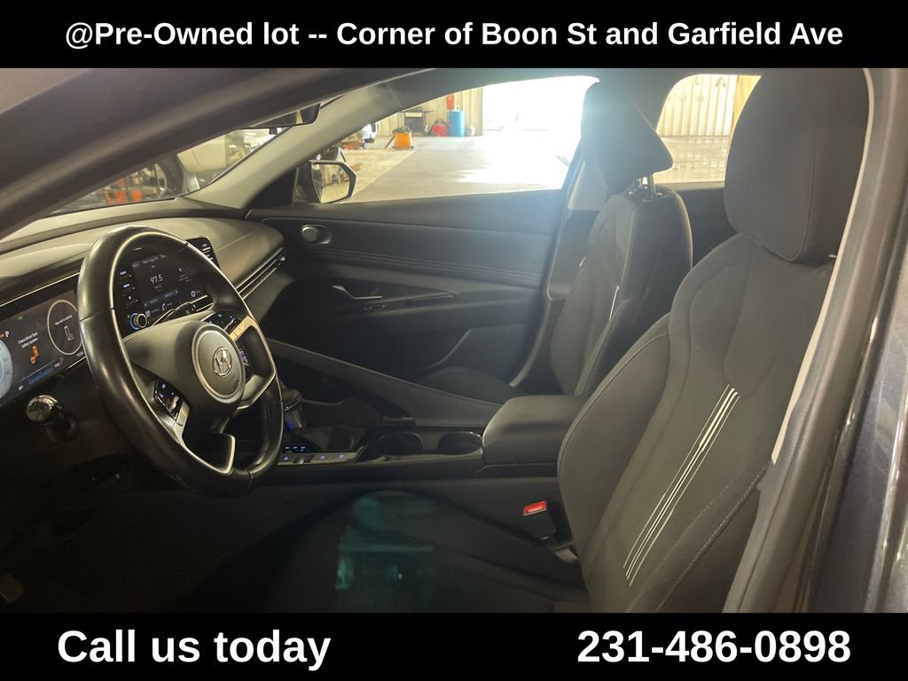 Used 2022 Hyundai Elantra SEL w/ Convenience Package FWD image 14